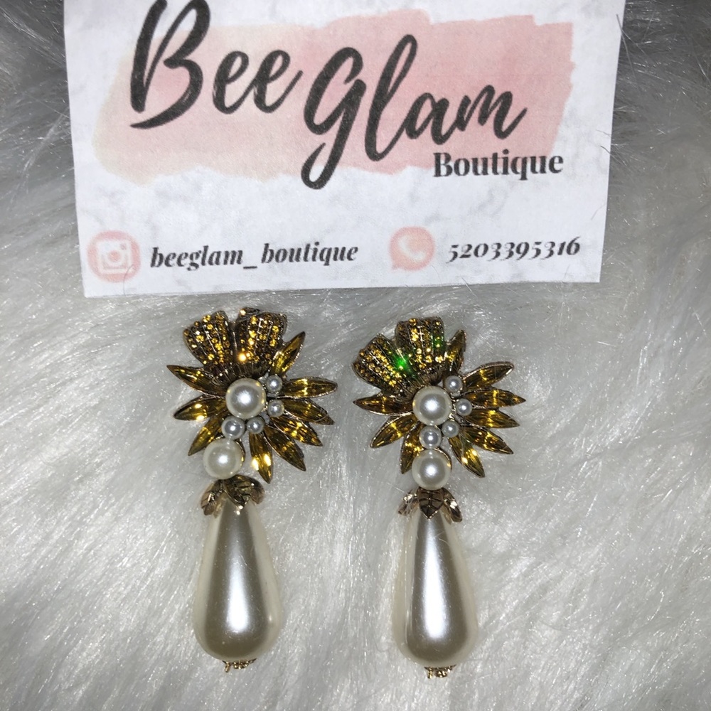 Gold with pearl earings